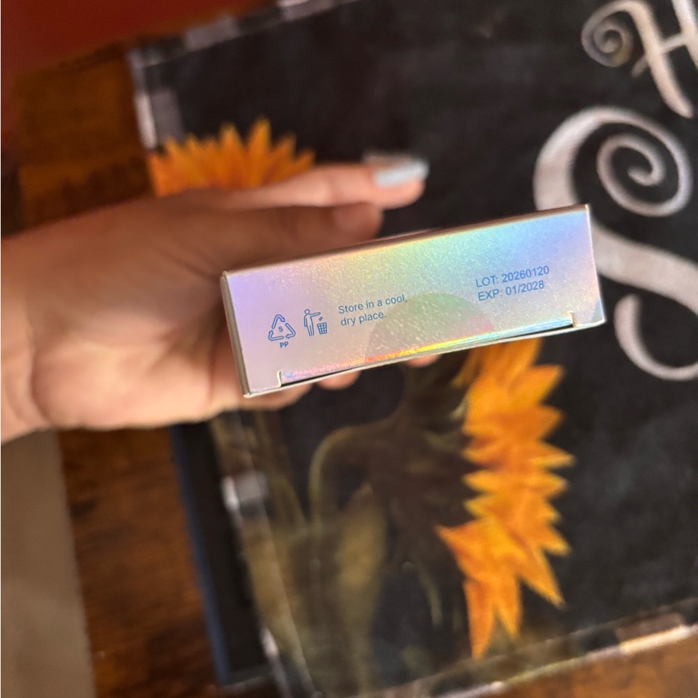 Arbutin Whitening Strips in Iridescent Pink - 42 Strips - Picture 4 of 7